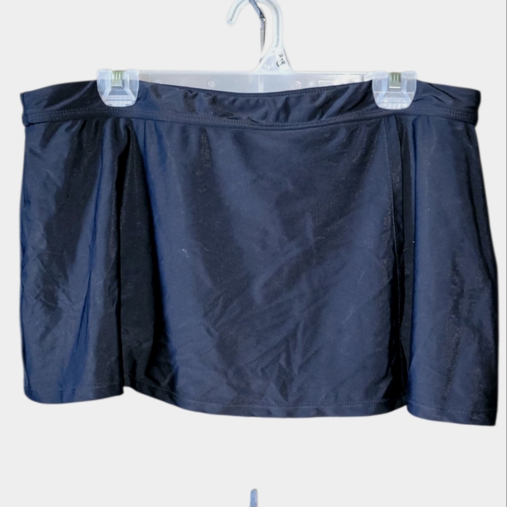 Time and Tru black swim skort Size L
